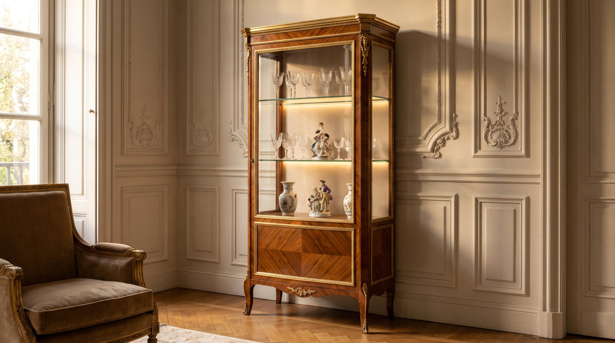 Vitrine aufstellen: Wand, Licht und Abstand zum Betrachter