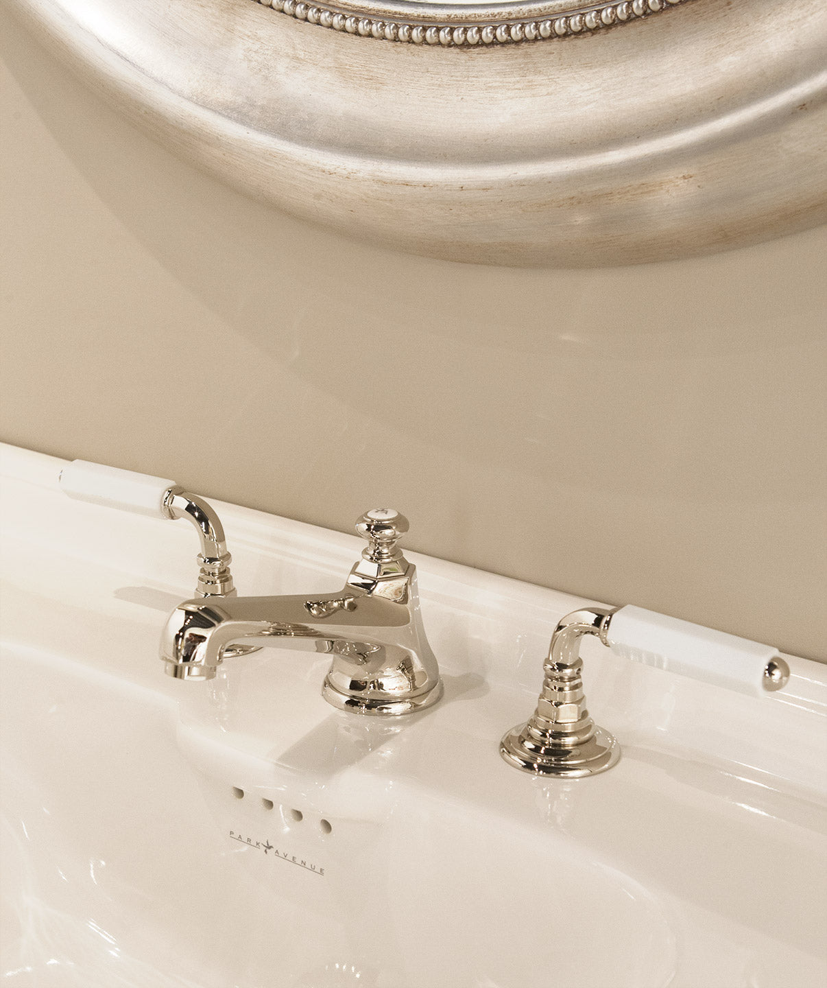 WC-Absperrset mit Mischbatterie und Handbrause Dark White von Fatto Italia