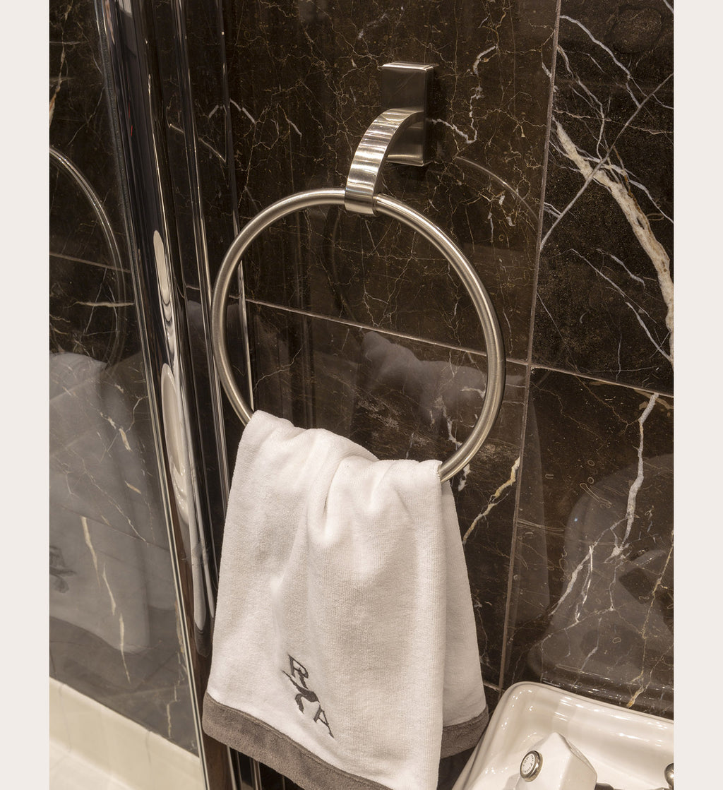 Ringförmiger Handtuchhalter Westin von Fatto Italia