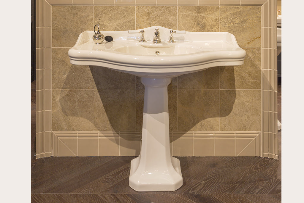 Aston & Pedestal Washbasins von Fatto Italia