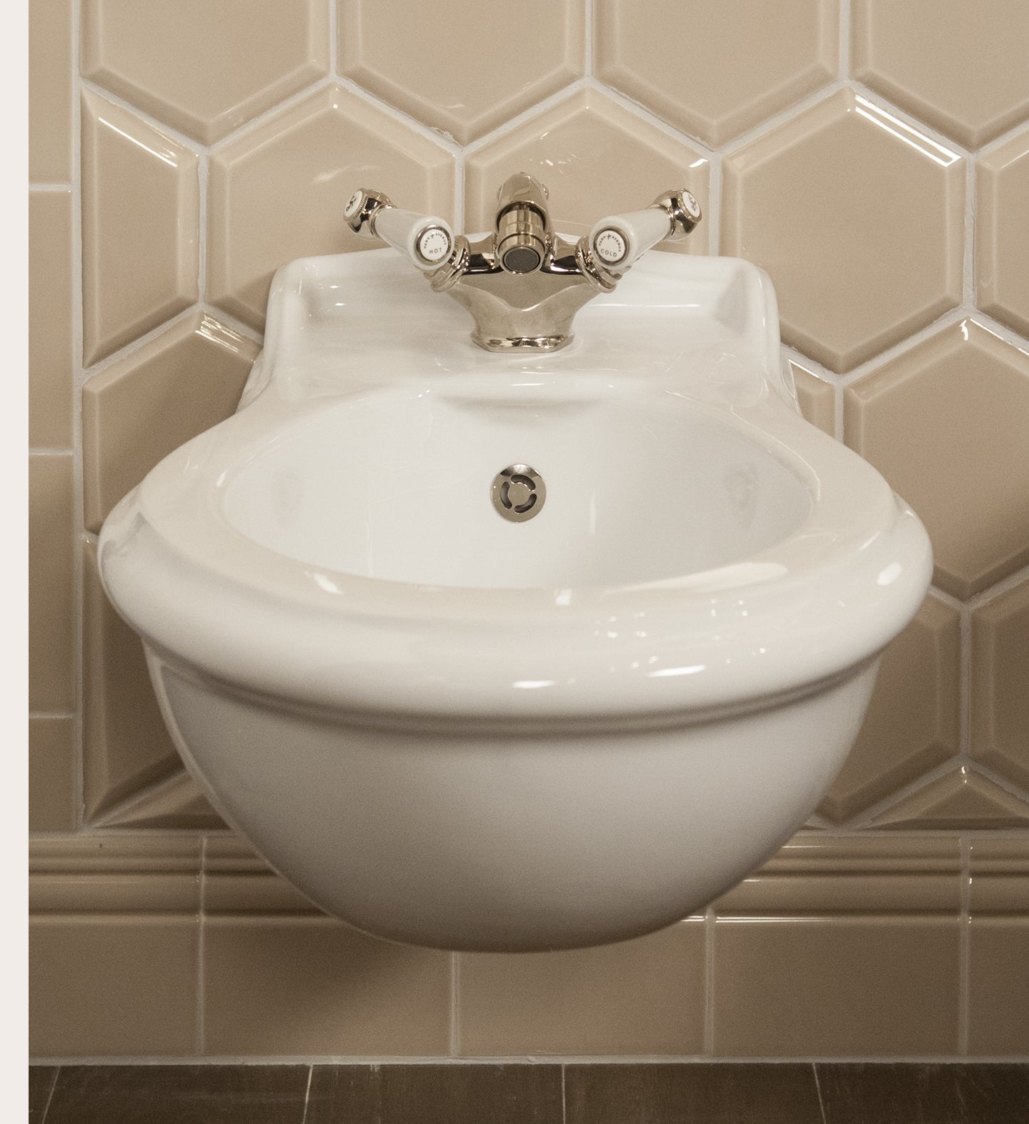 Single-hole wall-hung bidet Crown von Fatto Italia
