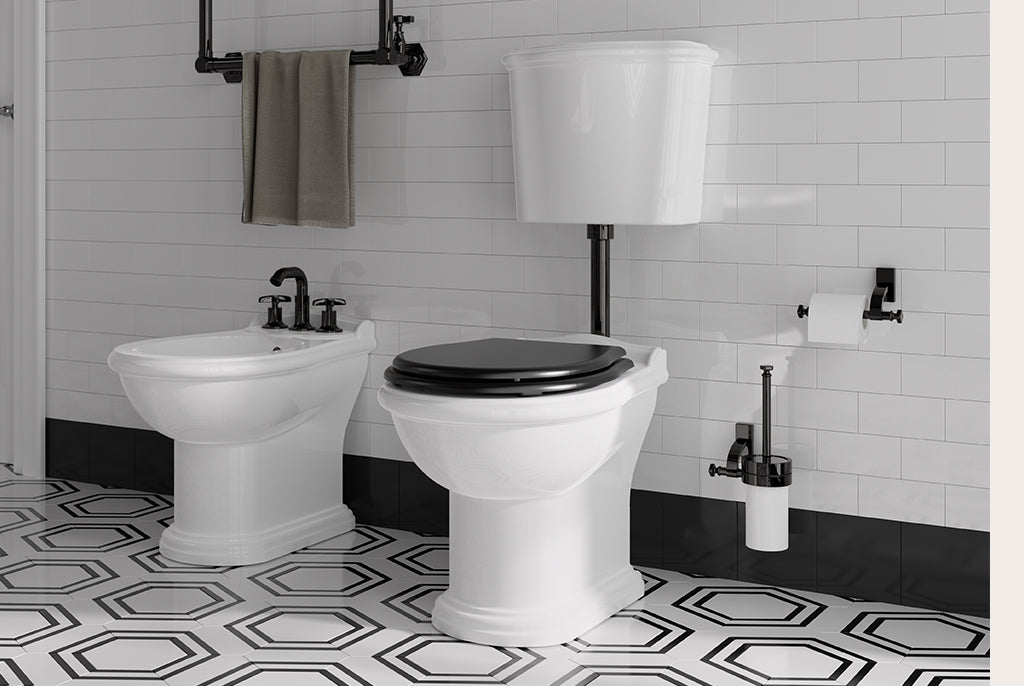 WC mit niedrig installiertem Spülkasten für Betätigungsknopf Crown von Fatto Italia