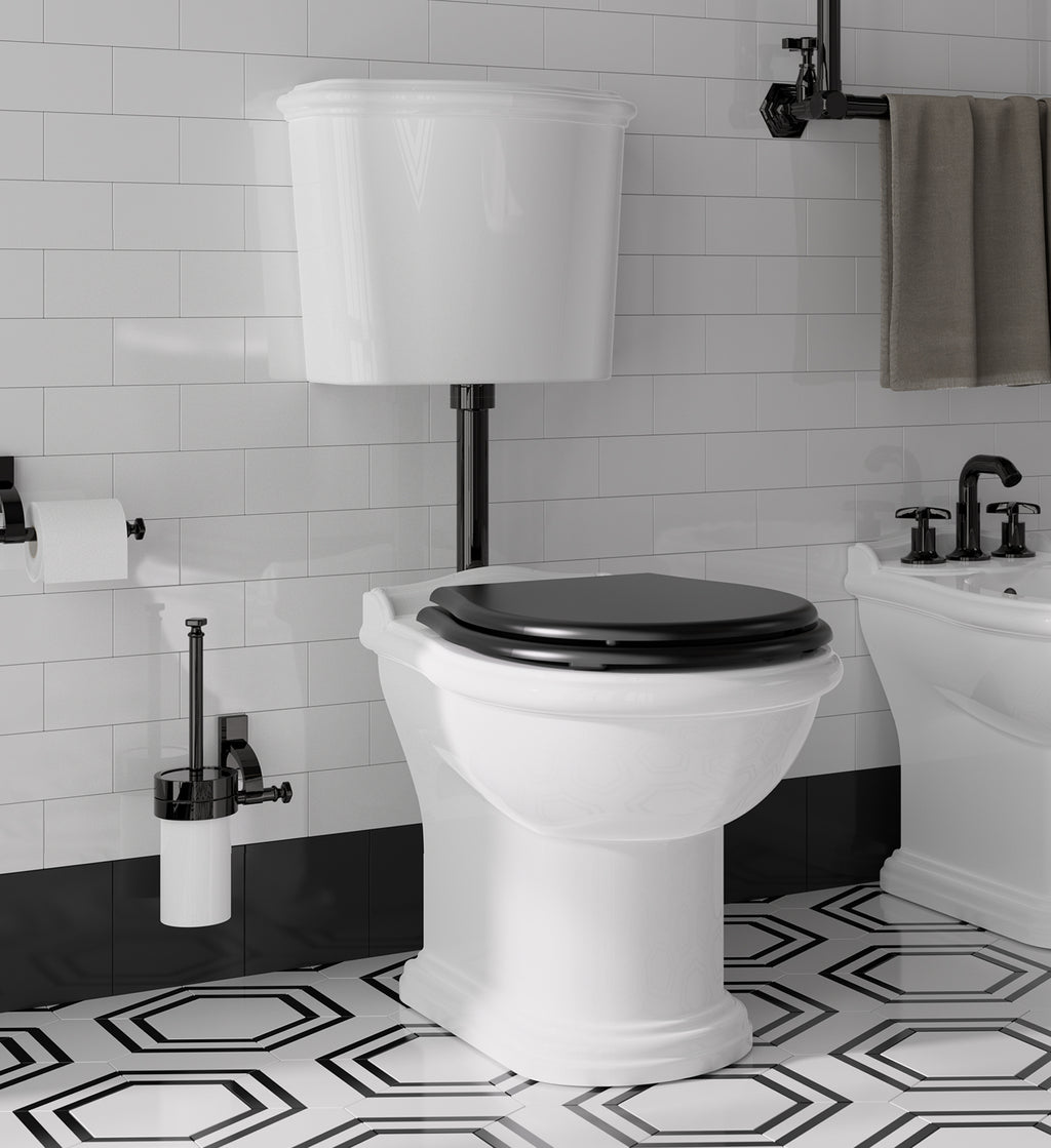 WC mit niedrig installiertem Spülkasten für Betätigungsknopf Crown von Fatto Italia